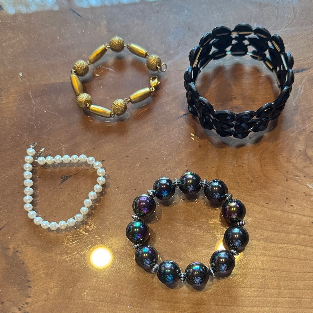 Elegant Black and Gold Women's Bracelet Set